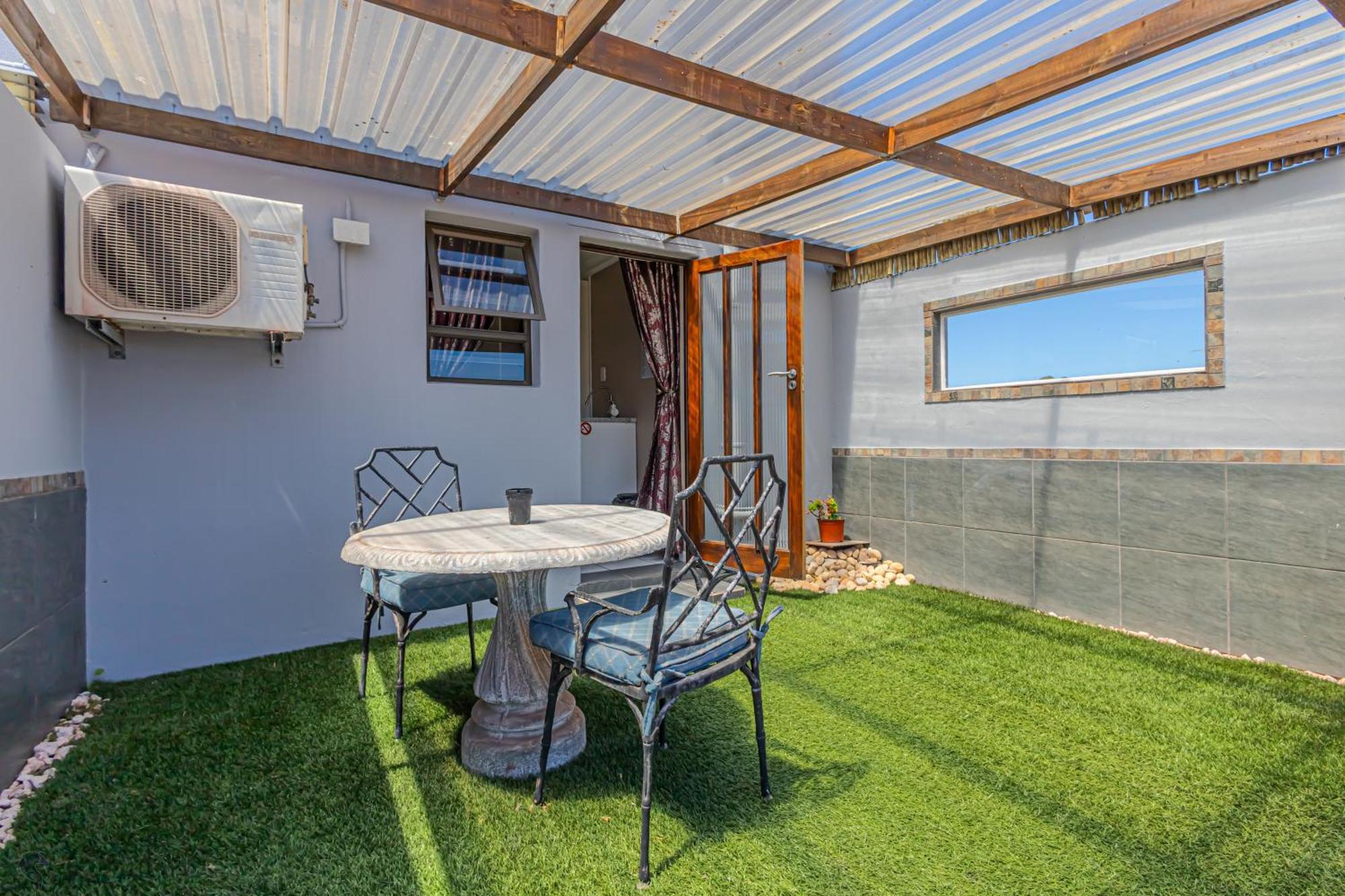 Holiday Guest House Langebaan Exterior photo
